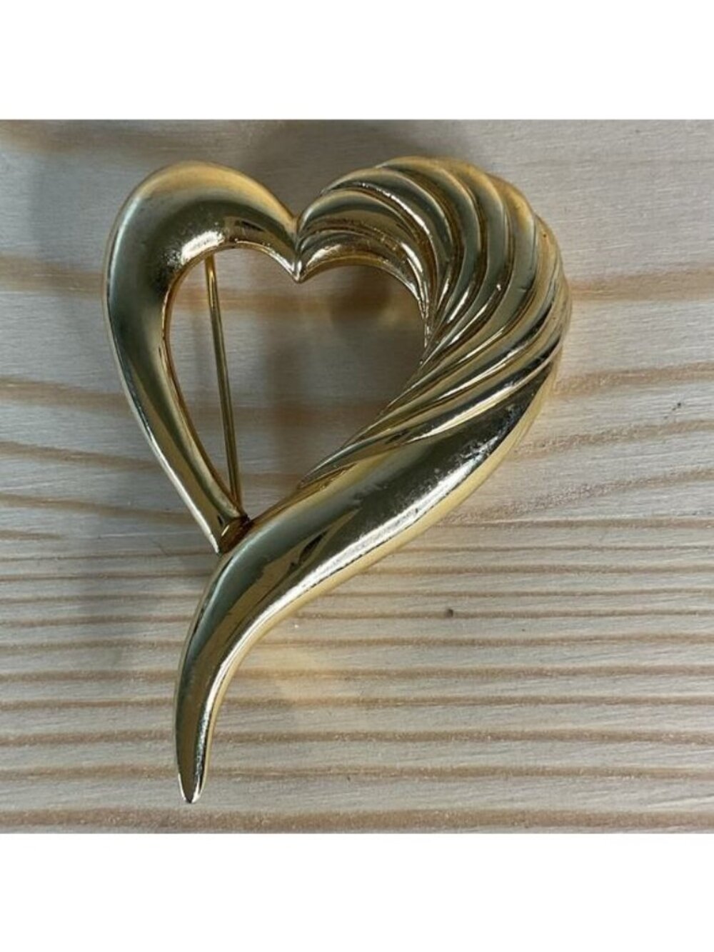 Vintage 80s Gold Open Heart Brooch Pin Chunky Abstract Ribbed Retro Modernist